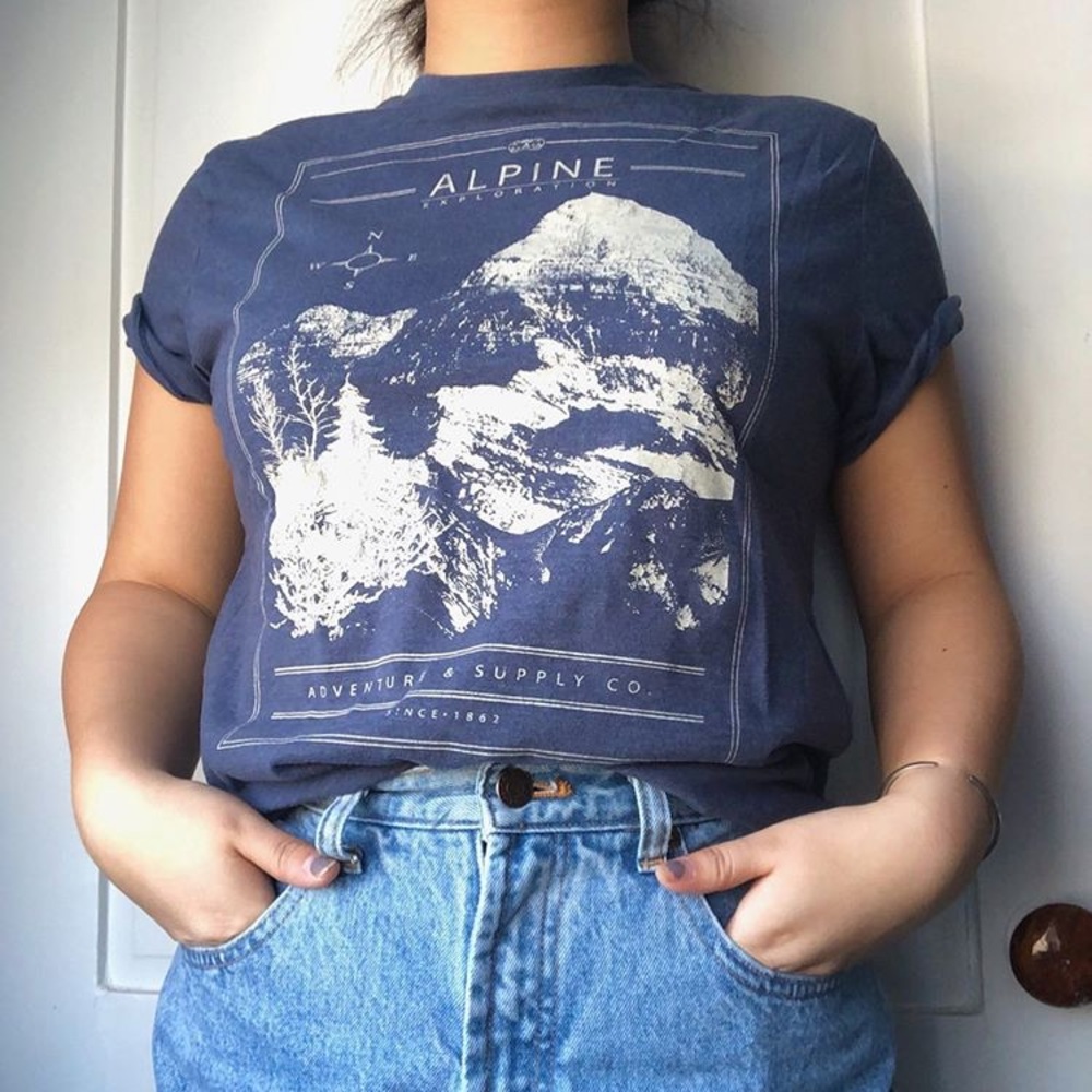 Old Navy mountain tee